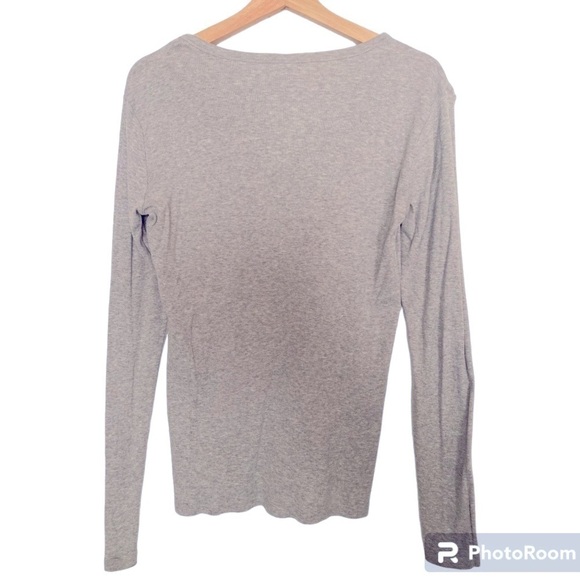 GAP GRAY V-NECK TOP - Picture 3 of 3